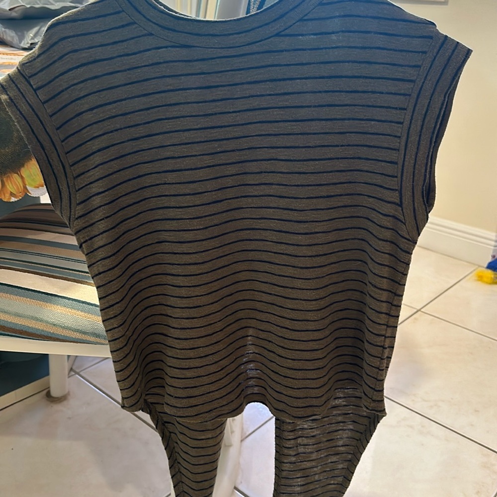 Sleeveless top with tie up on back